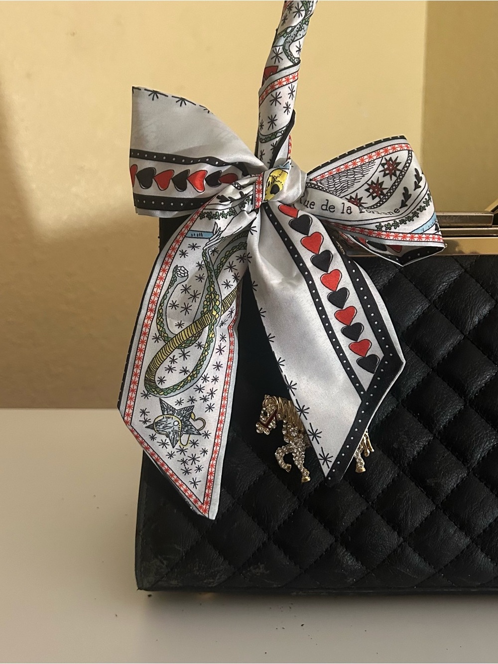 Le Roue de la Fortune Destiny Twilly Women Purse Head Neck Scarf White Black Red